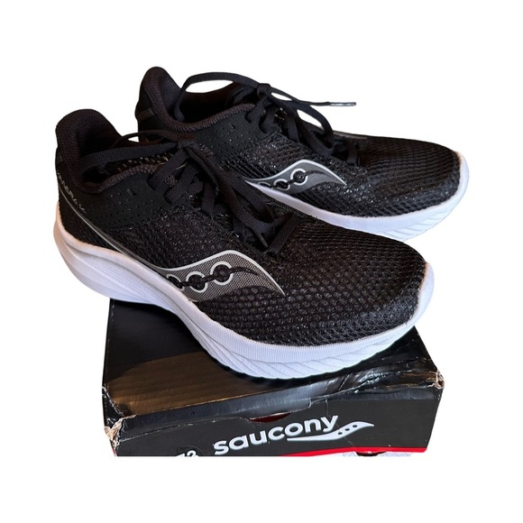 Saucony NIB Kinvara 14 Black/White Women’s Size 6 - Picture 4 of 8